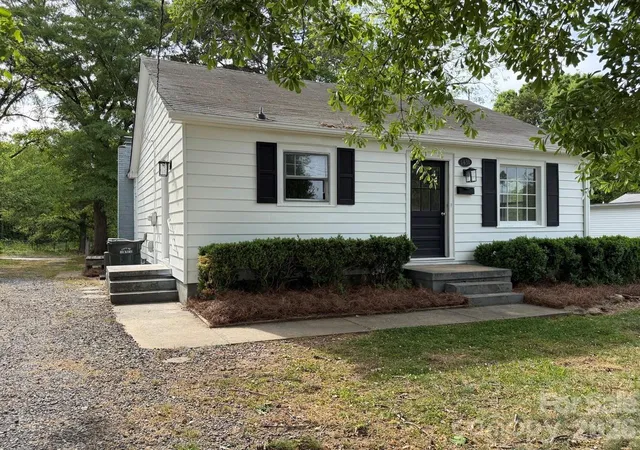 3rd image of 1431 3Rd Street Pl Ne, Hickory, NC 28601 | MLS# 4372939