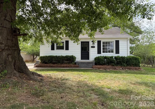 4th image of 1431 3Rd Street Pl Ne, Hickory, NC 28601 | MLS# 4372939