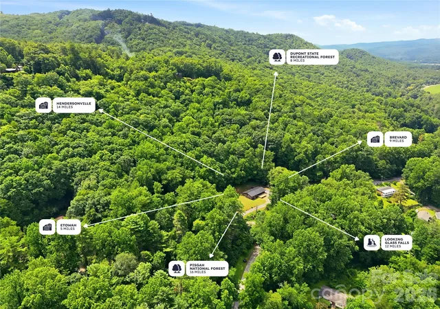 Photo 4 of Single family home for sale at 30 Top Of The Mountain Rd, Hendersonville, NC 28739 | MLS# 4373057 | Listing updated on 2026-08-18