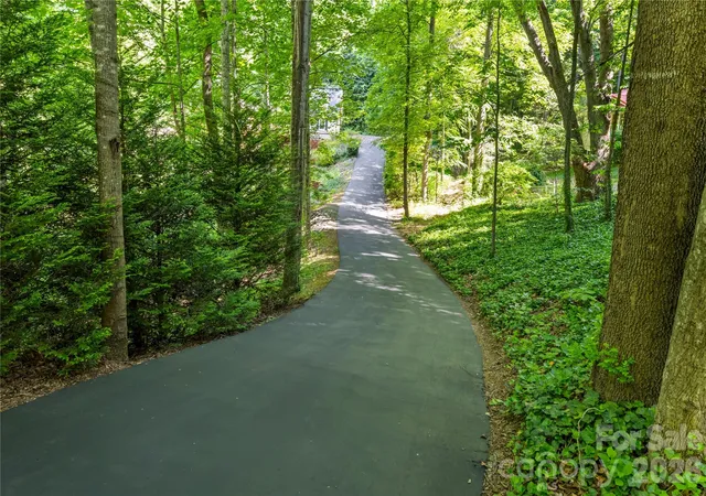 3rd image of 128 Churchill Downs Dr, Fairview, NC 28730 | MLS# 4373118