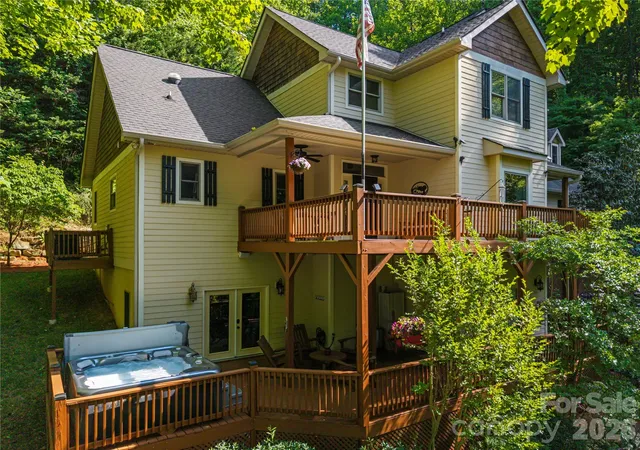 Photo 3 of Single family home for sale at 128 Churchill Downs Dr, Fairview, NC 28730 | MLS# 4373118 | Listing updated on 2026-10-07