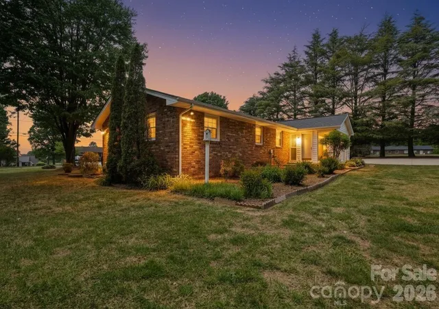 Photo 2 of Single family home for sale at 3328 Sulphur Springs Rd Ne, Hickory, NC 28601 | MLS# 4373155 | Listing updated on 2026-08-03