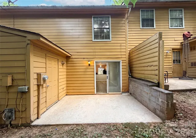 Photo 4 of Townhouse for sale at 4037 Briarhill Dr, Charlotte, NC 28215 | MLS# 4373199 | Listing updated on 2026-10-01