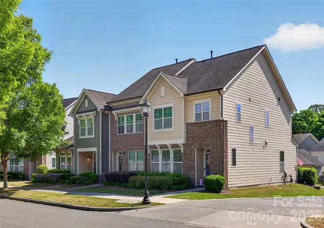 Photo 3 of Townhouse for sale at 3841 Willow Green Pl, Charlotte, NC 28206 | MLS# 4373391 | Listing updated on 2026-09-16