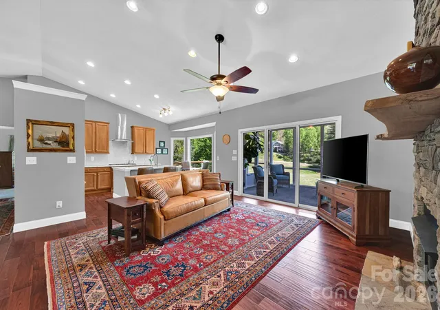 Homes for sale in Hendersonville, NC | 108 Fairway Knoll Dr, Hendersonville, NC 28739 | MLS# 4373468
