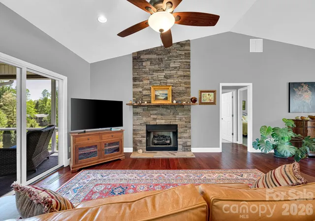 Homes for sale in Hendersonville, NC | 108 Fairway Knoll Dr, Hendersonville, NC 28739 | MLS# 4373468