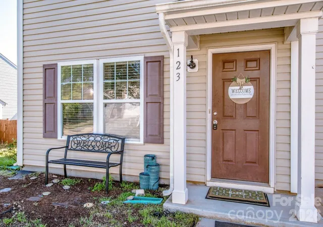 Photo 4 of Sale Pending at 123 Kingsgate Ct, Statesville, NC 28625 | MLS# 4373485 | Listing updated on 2026-09-29
