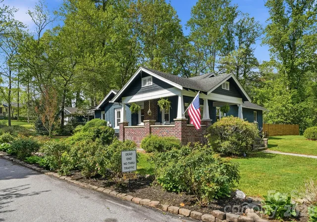 Homes for sale in Hendersonville, NC | 127 Erkwood Dr, Hendersonville, NC 28739 | MLS# 4373487