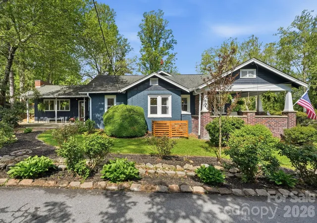 Homes for sale in Hendersonville, NC | 127 Erkwood Dr, Hendersonville, NC 28739 | MLS# 4373487