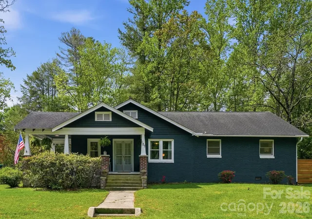 Homes for sale in Hendersonville, NC | 127 Erkwood Dr, Hendersonville, NC 28739 | MLS# 4373487