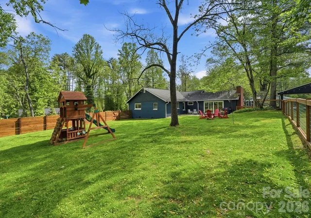 Homes for sale in Hendersonville, NC | 127 Erkwood Dr, Hendersonville, NC 28739 | MLS# 4373487
