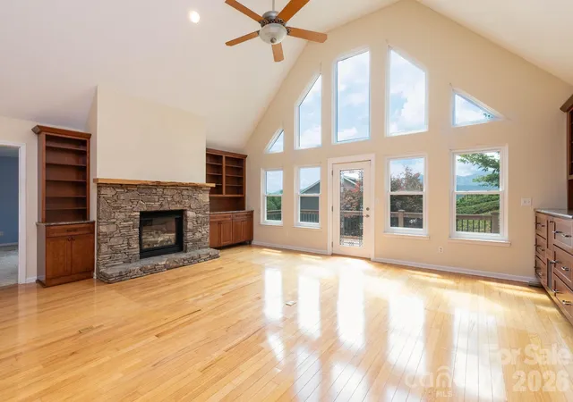 Photo 4 of Single family home for sale at 44 Deer Meadows Dr, Candler, NC 28715 | MLS# 4373513 | Listing updated on 2026-09-22