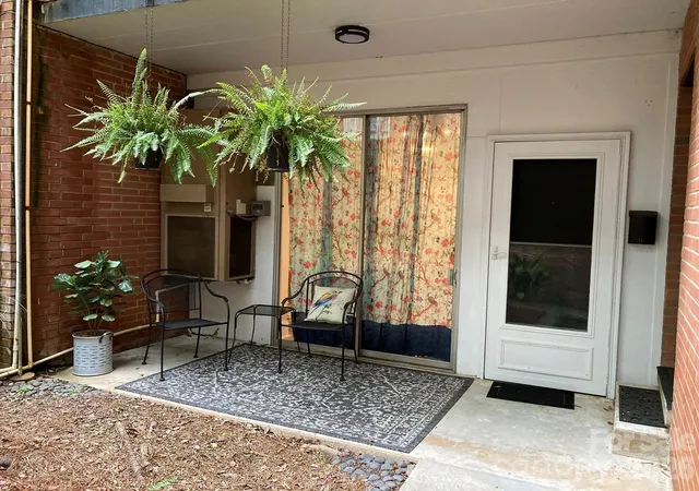 Photo 1 of Condo for sale at 400 Queens Rd #E5, Charlotte, NC 28207 | MLS# 4373514 | Listing updated on 2026-10-03