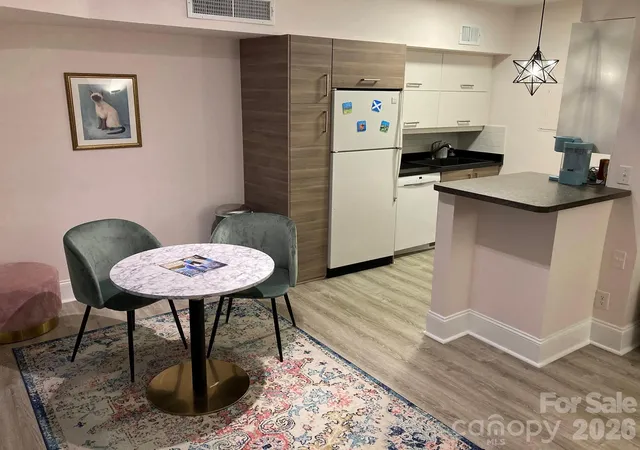 Photo 3 of Condo for sale at 400 Queens Rd #E5, Charlotte, NC 28207 | MLS# 4373514 | Listing updated on 2026-10-03