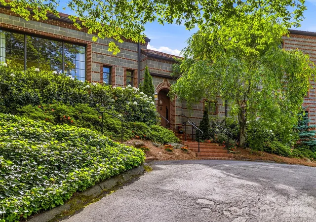 Photo 4 of Single family home for sale at 24 Kimberly Ave, Asheville, NC 28804 | MLS# 4373519 | Listing updated on 2026-10-05