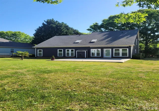 Photo 3 of Single family home for sale at 103 Pamlico Ln, Mooresville, NC 28117 | MLS# 4373563 | Listing updated on 2026-09-23