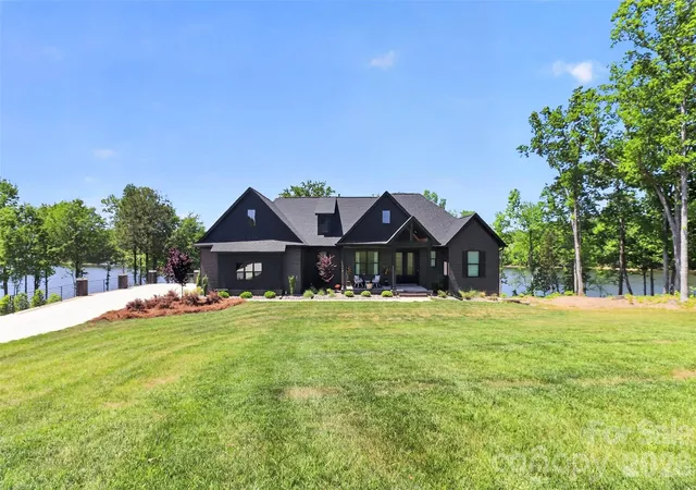 Homes for sale in Monroe, NC | 1321 St Regis Ct, Monroe, NC 28110 | MLS# 4373632
