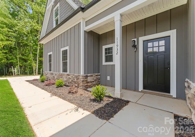Photo 3 of Single family home for sale at 11932 Crabapple Ln, Huntersville, NC 28078 | MLS# 4373724 | Listing updated on 2026-09-16