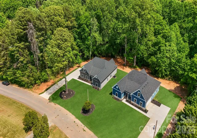 Photo 3 of Single family home for sale at 11932 Crabapple Ln, Huntersville, NC 28078 | MLS# 4373724 | Listing updated on 2026-09-16