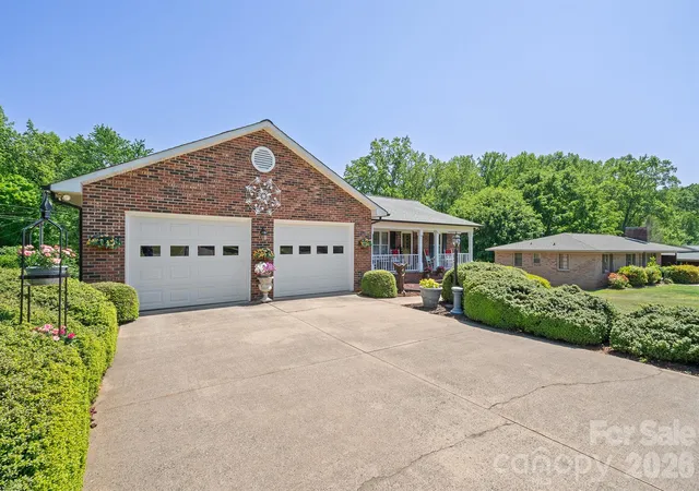 Photo 3 of Sale Pending at 105 Rock Crk Dr, Lincolnton, NC 28092 | MLS# 4373736 | Listing updated on 2026-09-23