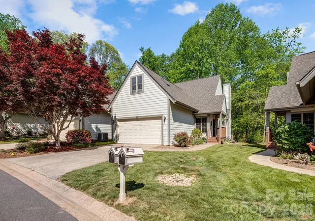 Photo 1 of Sale Pending at 29 Little Cedar Ct, Asheville, NC 28805 | MLS# 4373943 | Listing updated on 2026-09-13