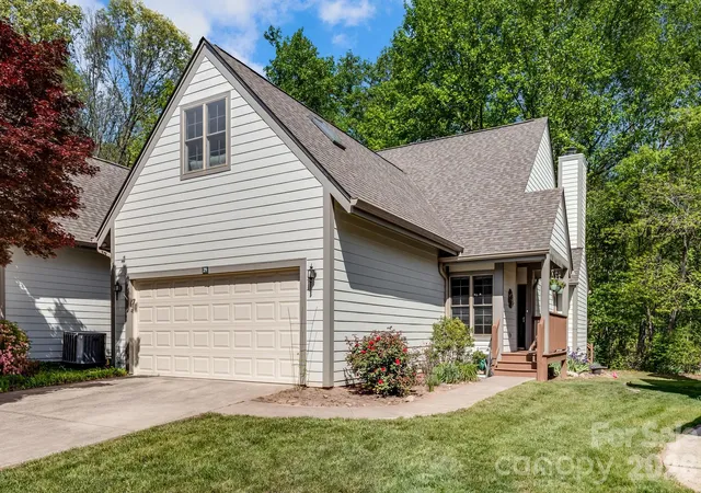 Photo 3 of Sale Pending at 29 Little Cedar Ct, Asheville, NC 28805 | MLS# 4373943 | Listing updated on 2026-09-13