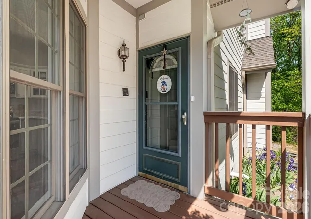 Photo 3 of Sale Pending at 29 Little Cedar Ct, Asheville, NC 28805 | MLS# 4373943 | Listing updated on 2026-09-13