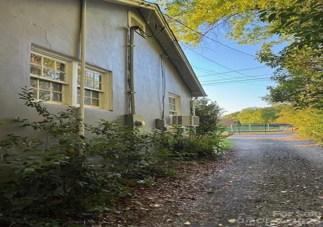 3rd image of 930 S Miller St, Gastonia, NC 28052 | MLS# 4373950