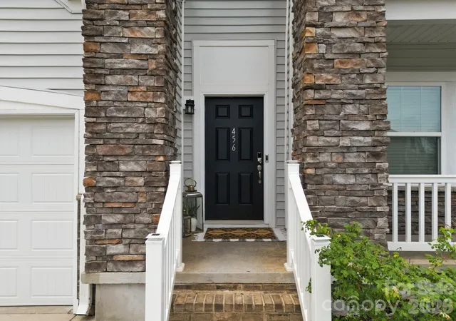 Photo 2 of Single family home for sale at 456 Jones Peak Dr, Simpsonville, SC 29681 | MLS# 4374010 | Listing updated on 2026-09-22
