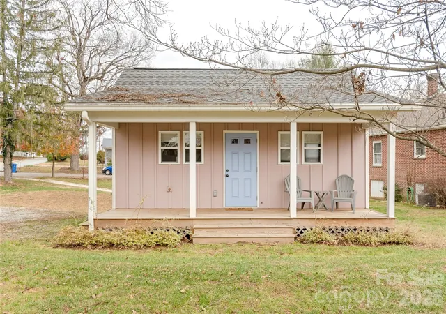 1st image of 606 Ray Ave, Hendersonville, NC 28792 | MLS# 4374013