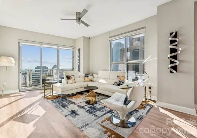 5th image of 333 W Trade St, Charlotte, NC 28202