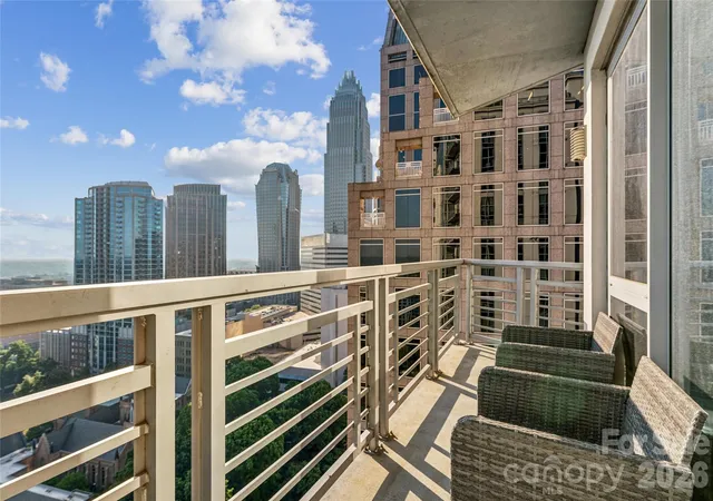 2nd image of 333 W Trade St #2200, Charlotte, NC 28202 | MLS# 4374019