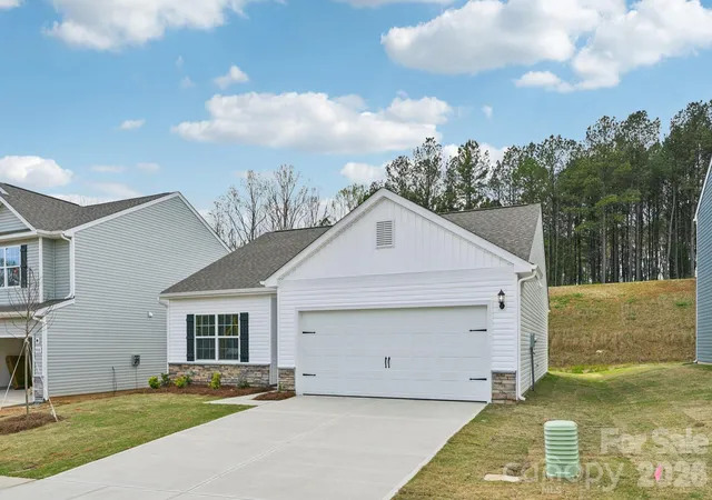 Photo 2 of Single family home for sale at 800 Willow Ests Dr, Shelby, NC 28150 | MLS# 4374029 | Listing updated on 2026-09-03