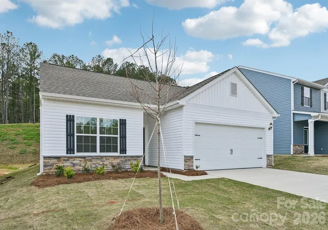 Photo 3 of Single family home for sale at 800 Willow Ests Dr, Shelby, NC 28150 | MLS# 4374029 | Listing updated on 2026-09-03