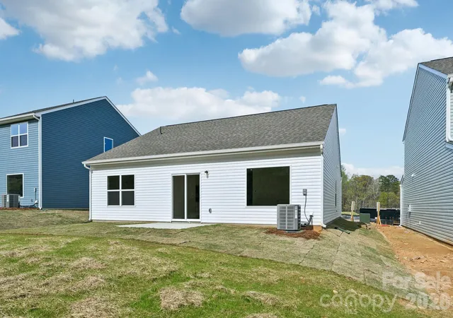 Photo 4 of Single family home for sale at 800 Willow Ests Dr, Shelby, NC 28150 | MLS# 4374029 | Listing updated on 2026-09-03