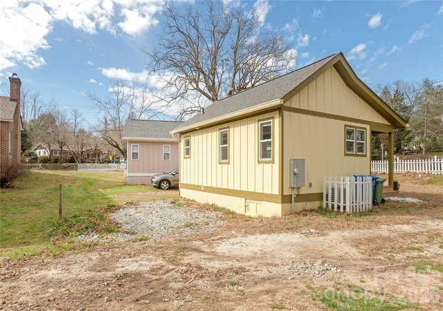 12th image of 608 Ray Ave, Hendersonville, NC 28792 | MLS# 4374052