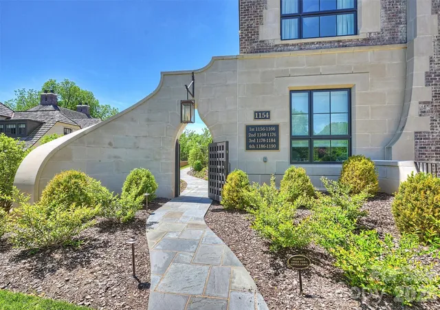 3rd image of 1170 Queens Rd, Charlotte, NC 28207 | MLS# 4374155