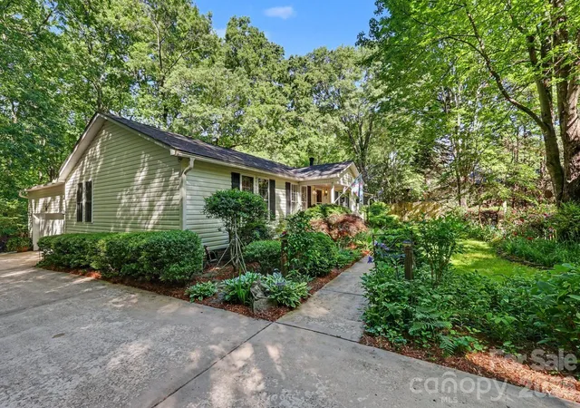 Photo 1 of Single family home for sale at 10112 Idlewild Rd, Matthews, NC 28105 | MLS# 4374163 | Listing updated on 2026-09-29