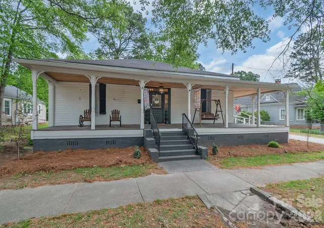 Photo 1 of Single family home for sale at 226 Huger St, Cheraw, SC 29520 | MLS# 4374164 | Listing updated on 2026-10-20
