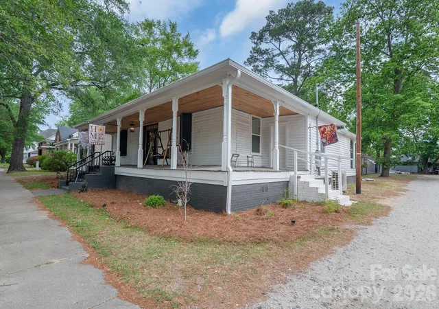 Photo 3 of Single family home for sale at 226 Huger St, Cheraw, SC 29520 | MLS# 4374164 | Listing updated on 2026-10-20