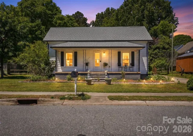 Photo 1 of Single family home for sale at 30 Selma Dr, Mooresville, NC 28115 | MLS# 4374184 | Listing updated on 2026-09-19