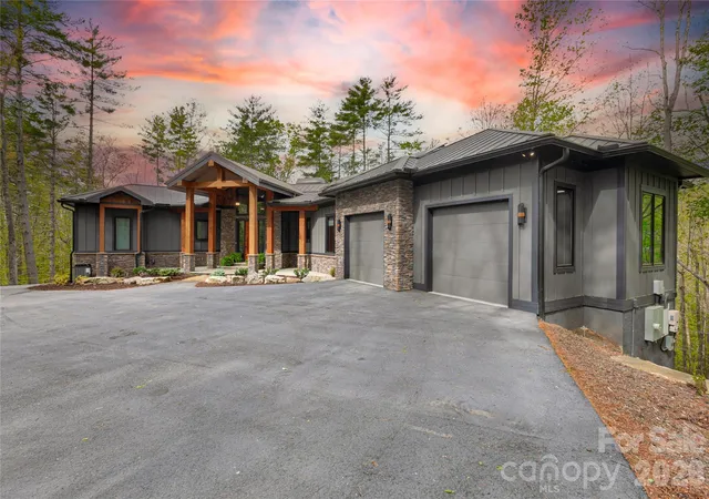 Photo 1 of Single family home for sale at 726 Ugugu Dr, Brevard, NC 28712 | MLS# 4374214 | Listing updated on 2026-08-05