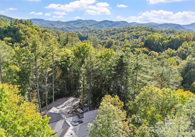 Photo 3 of Single family home for sale at 726 Ugugu Dr, Brevard, NC 28712 | MLS# 4374214 | Listing updated on 2026-10-08