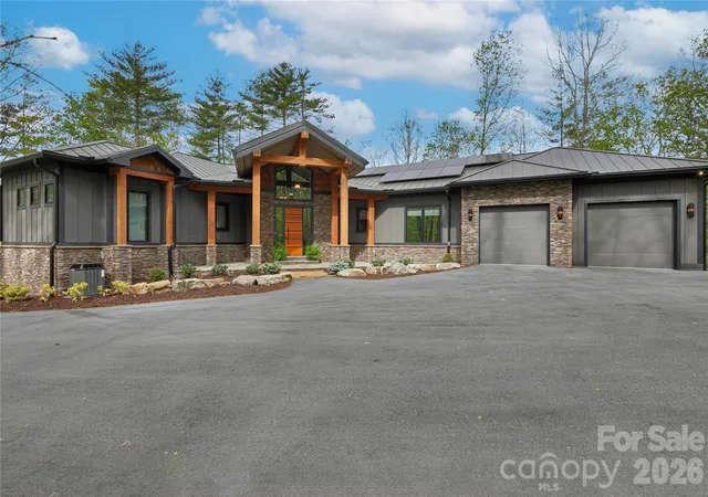Photo 4 of Single family home for sale at 726 Ugugu Dr, Brevard, NC 28712 | MLS# 4374214 | Listing updated on 2026-08-05