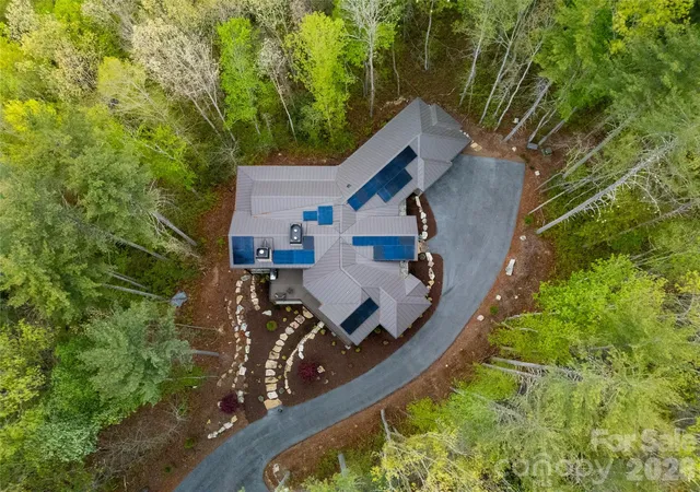 Photo 5 of Single family home for sale at 726 Ugugu Dr, Brevard, NC 28712 | MLS# 4374214 | Listing updated on 2026-08-05