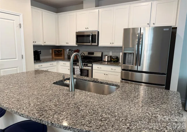 Photo 3 of Townhouse for sale at 13057 Cottage Crst Ln, Charlotte, NC 28273 | MLS# 4374249 | Listing updated on 2026-09-16