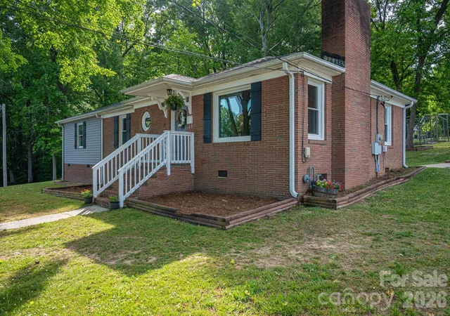 Homes for sale in Lincolnton, NC | 704 Dogwood Ave, Lincolnton, NC 28092 | MLS# 4374250