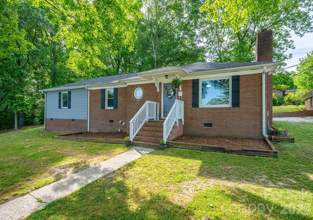 Homes for sale in Lincolnton, NC | 704 Dogwood Ave, Lincolnton, NC 28092 | MLS# 4374250