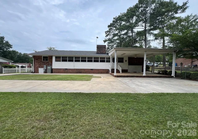 Photo 3 of Single family home for sale at 620 Mcdowell Dr, Chester, SC 29706 | MLS# 4374362 | Listing updated on 2026-10-18