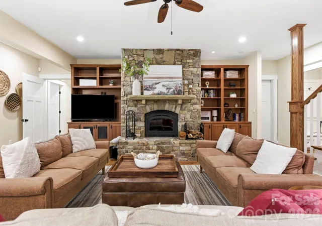 Photo 3 of Single family home for sale at 31 Ashbrook Meadows, Fletcher, NC 28732 | MLS# 4374375 | Listing updated on 2026-09-01